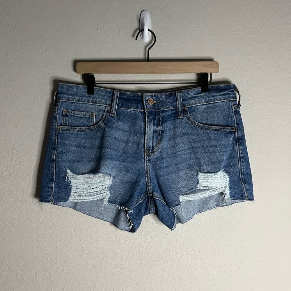Hollister Low Rise Boyfriend Short 3” Size 29 NWT